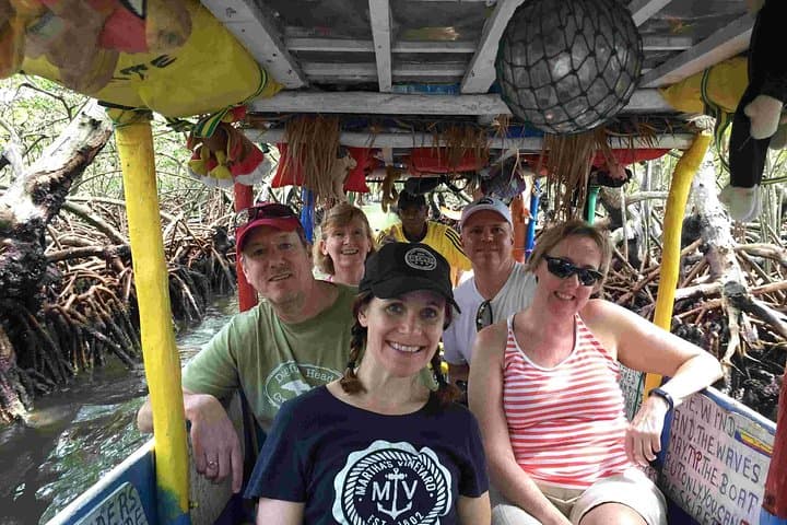 Mangrove tour,Horseback Riding, Snorkeling and beach in Roatan 