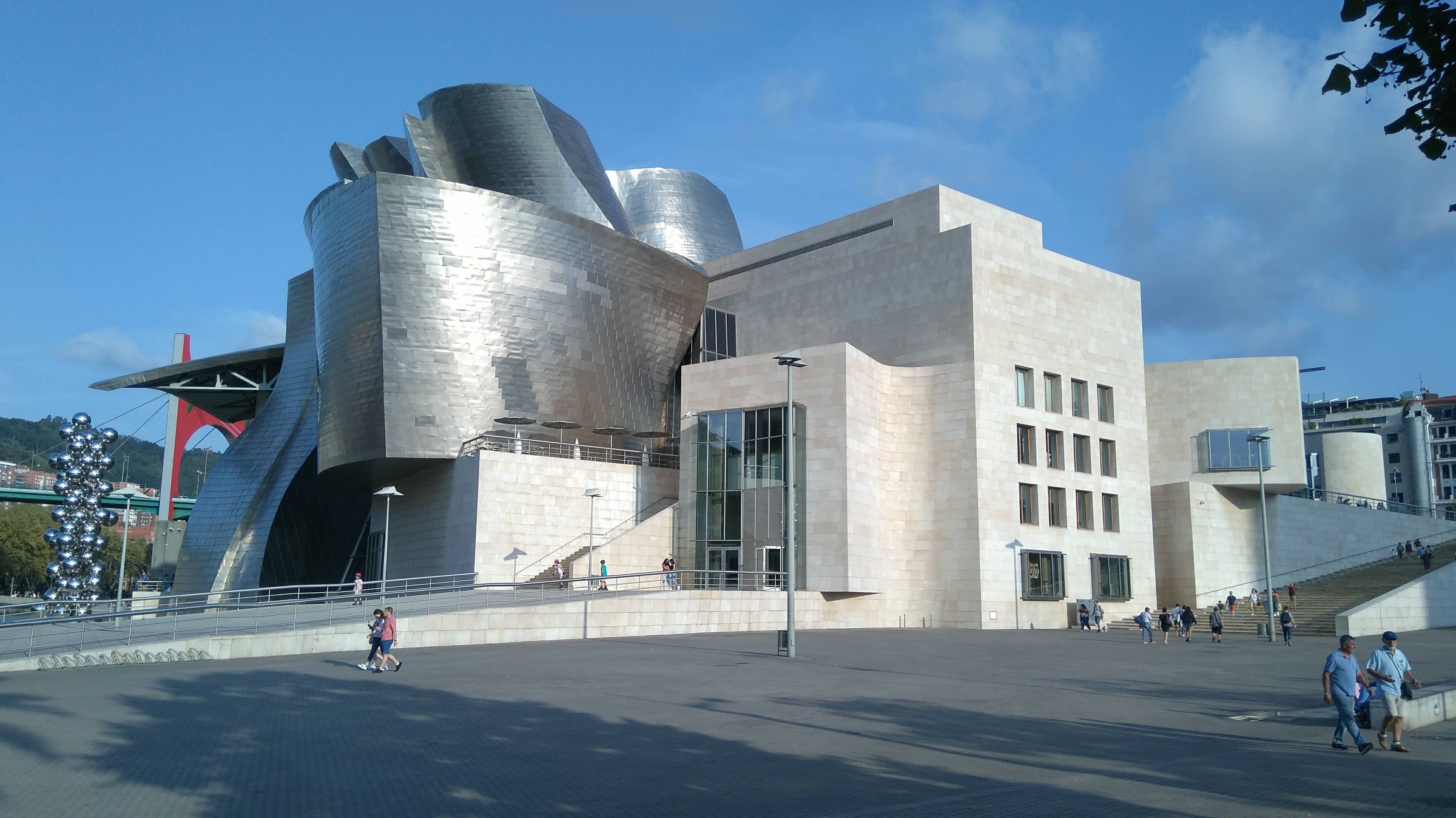 Guggenheim Museum Private Tour in Bilbao with expert guide & skip-the-line ticket 