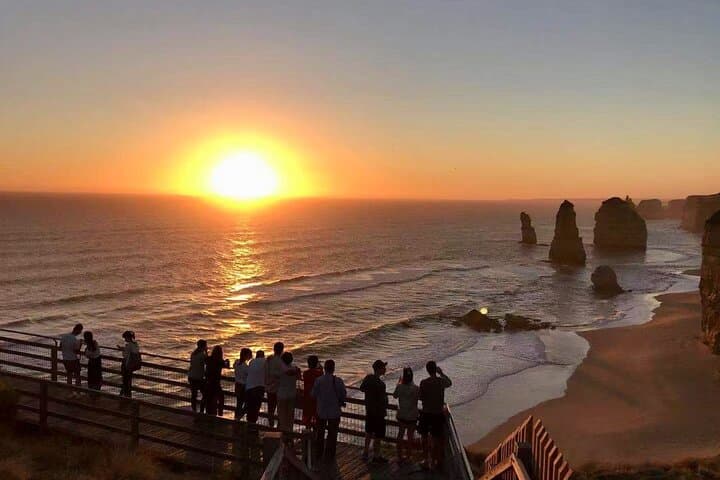 Great Ocean Road 12 Apostles Tour - Less crowd more highlights 