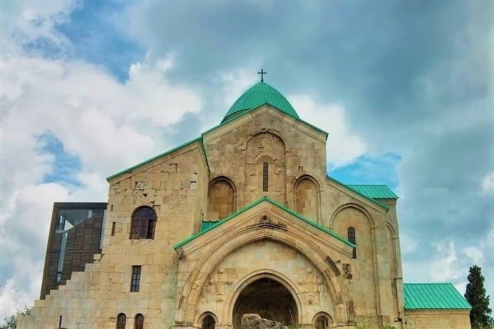 Discover Kutaisi: Bagrati, Motsameta & Sataplia Tour