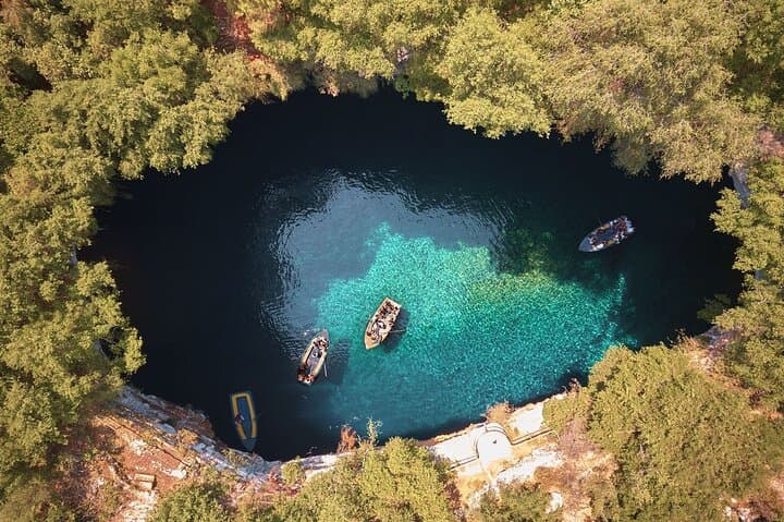 Shore excursion: Drogarati and Melissani Caves with Local Wine Tasting Experience