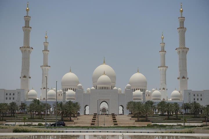 Abu Dhabi City & Sheikh Zayed Mosque Tour