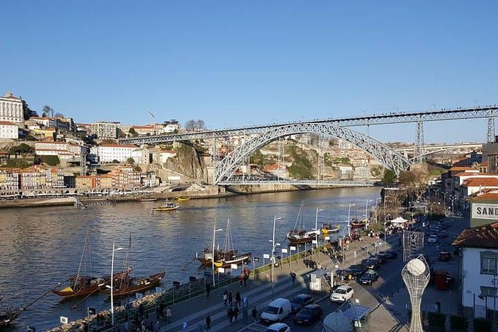 Half-day small group tour of Porto city with wine tasting
