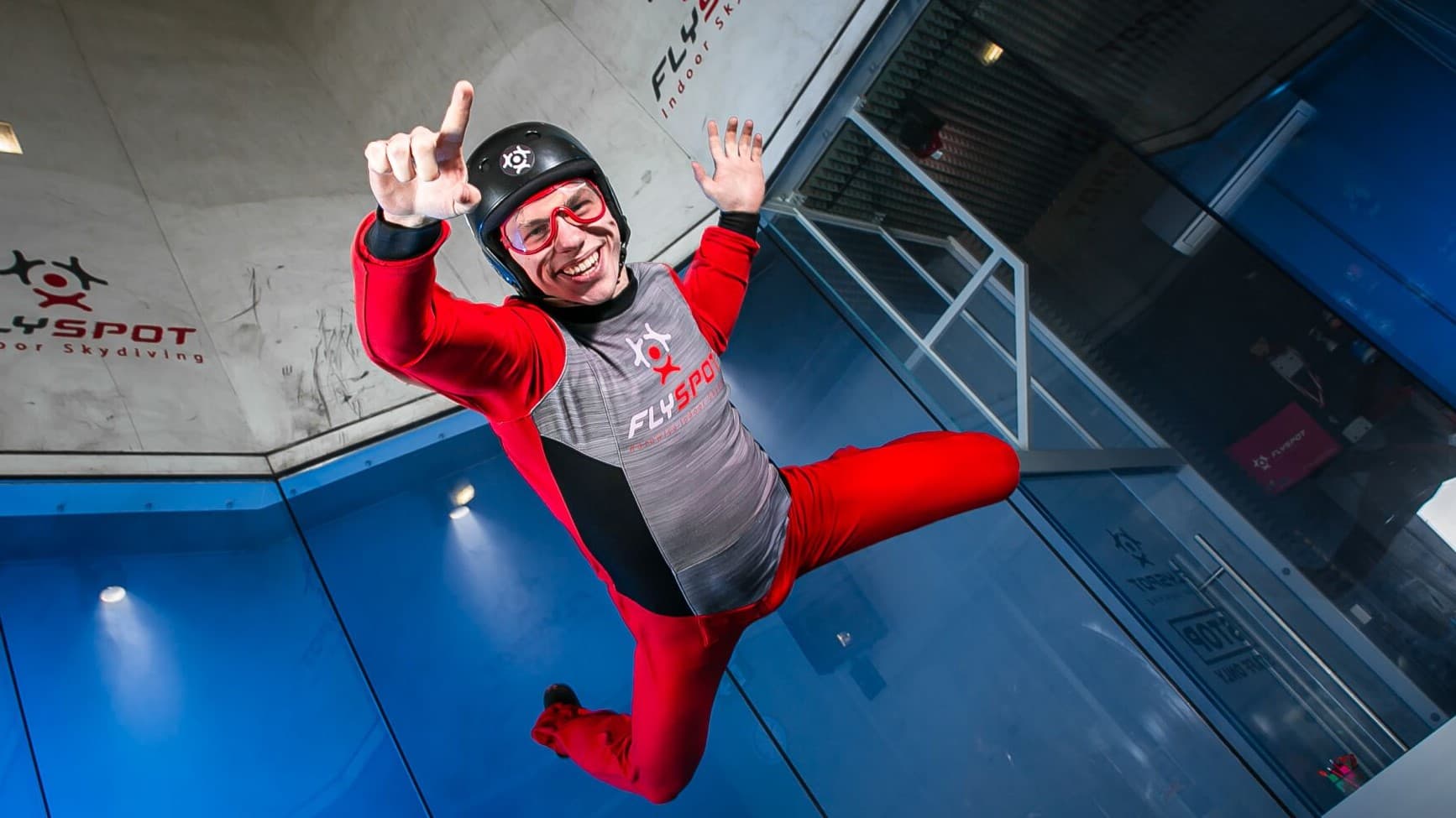 From Krakow: Indoor Skydiving Lesson with Private Transfer