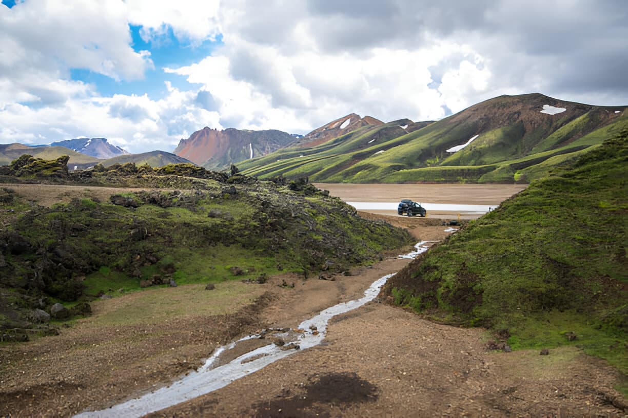 Highland Escape: Private Landmannalaugar Super Jeep 4x4 Tour from Reykjavik