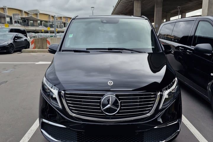 Paris Airport CDG Round-Trip Private Transfer by Luxury Van