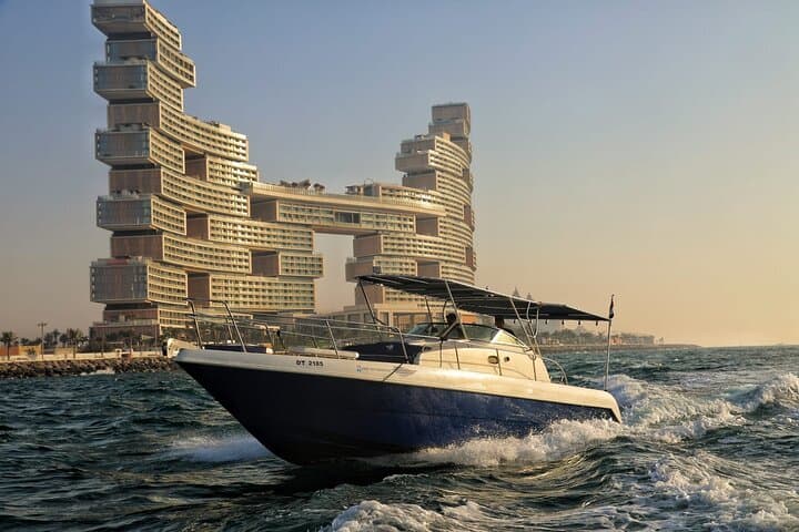 Private Boat Tour in Dubai (2Hours and 30Minutes) 