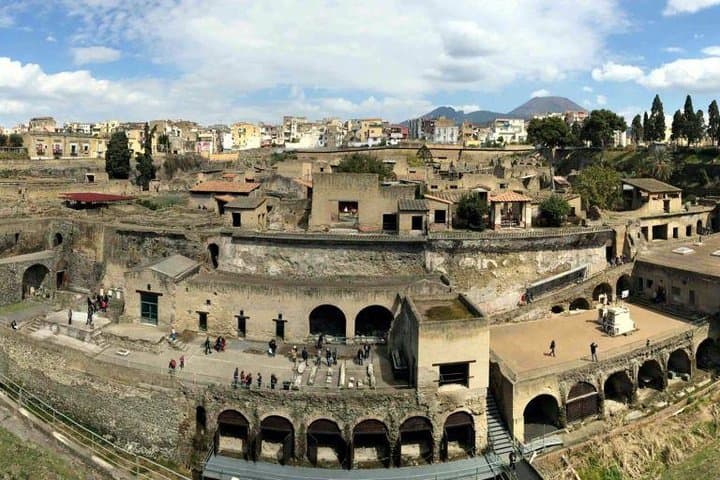 Tour of Hercolaneum, Pompeii, Sorrento (Full Day 8h)