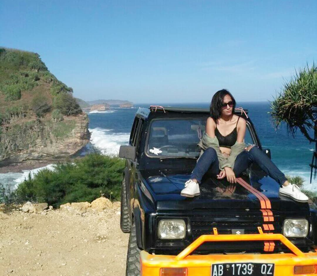 Caving and Gondola Beach Tour