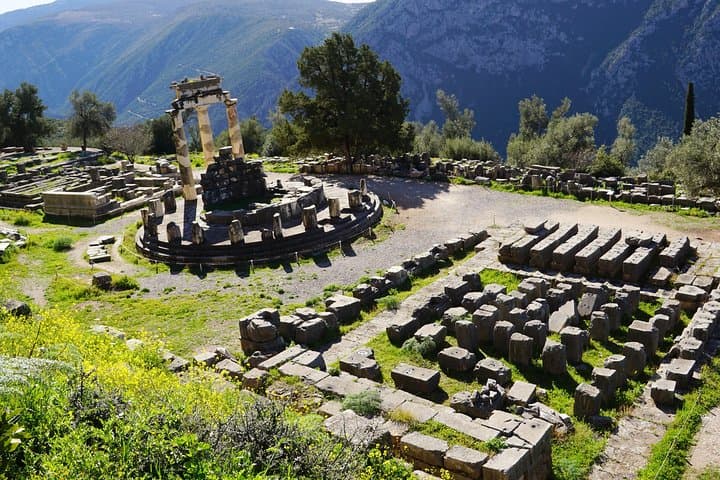 4 Days Private Tour: Delphi - Meteora - Vergina & Dion
