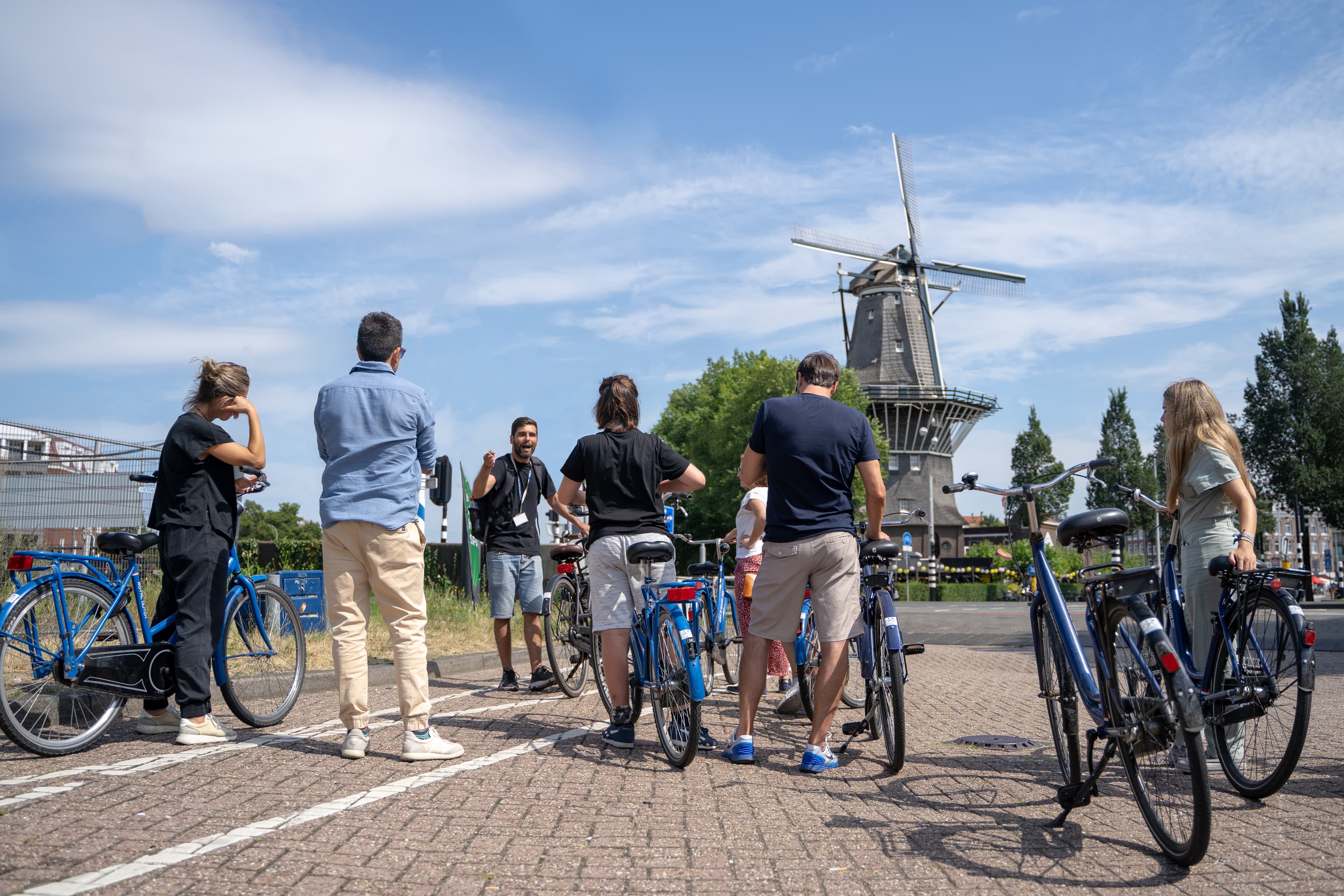 Bike Tour with canal cruise cheese and drinks included in Amsterdam
