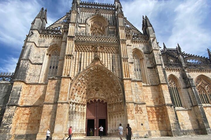 Fátima, Batalha, Nazaré & Óbidos from Lisbon