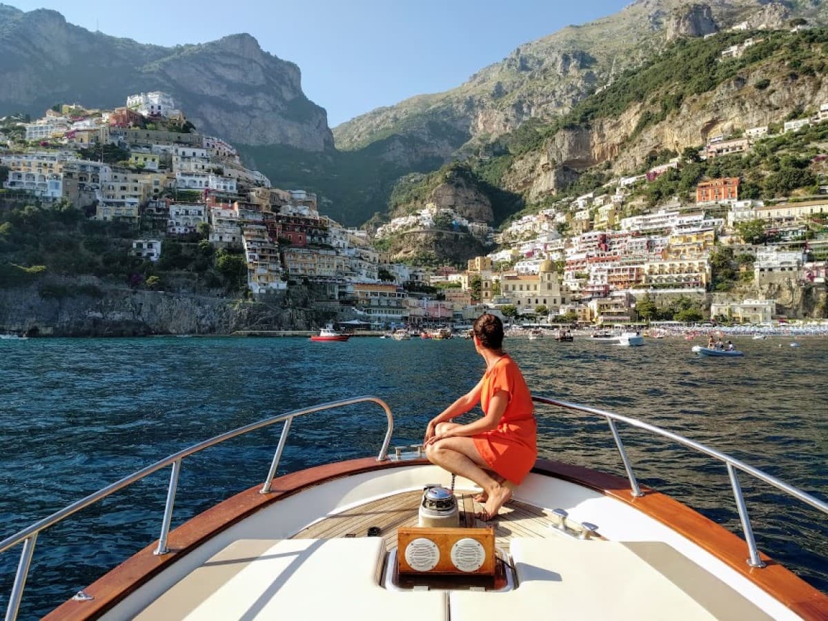 COASTLINE TOUR BY BOAT: Amalfi and Positano.