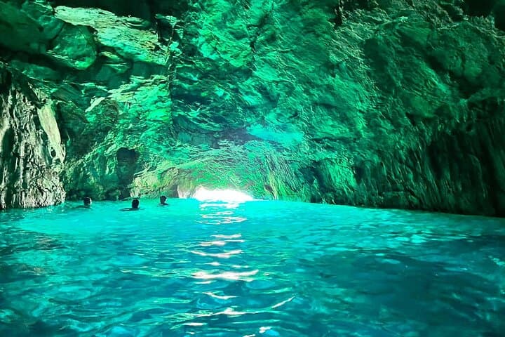 Hiking in the Calanques National park from Marseille