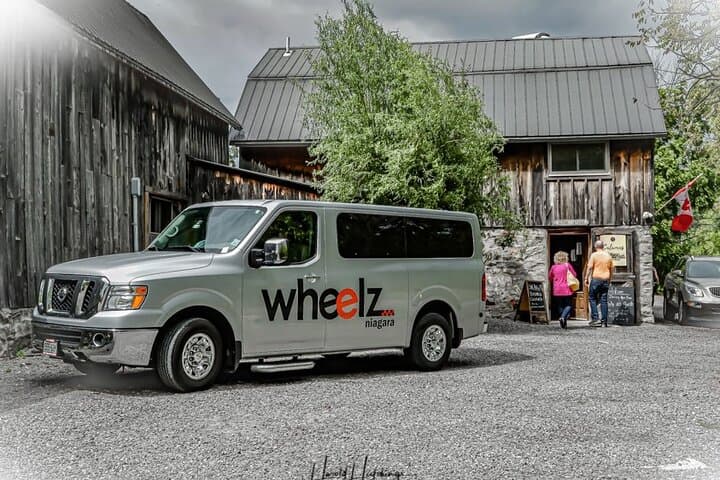 Private ONE-Way Transfer Niagara Falls Canada to Buffalo Airport