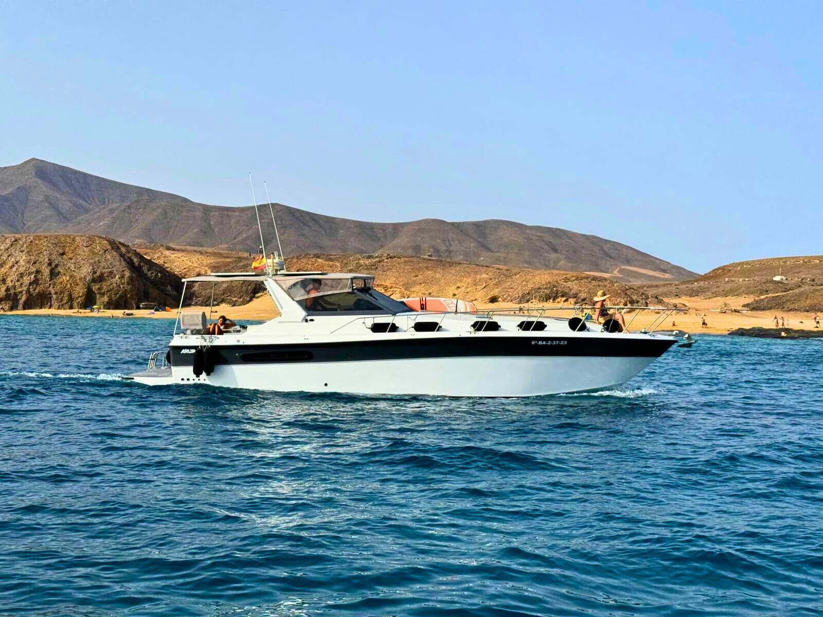 Papagayo Luxe Experience: Luxury Private Yacht Tour with Champagne to Welcome to the Papagayo Beaches