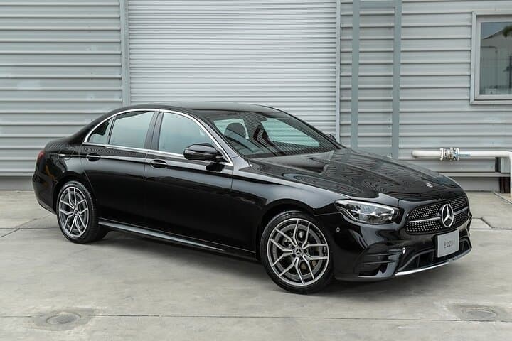 Airport Transfer: Yerevan Airport EVN to Yerevan by Business Car