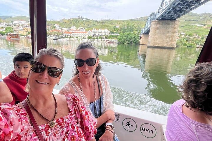 Private Boat Trip 2H with Guide and Glass of Port wine included