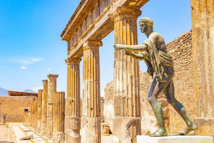 Private Transfer: Naples to Praiano, 2h in Vesuvius or Pompeii