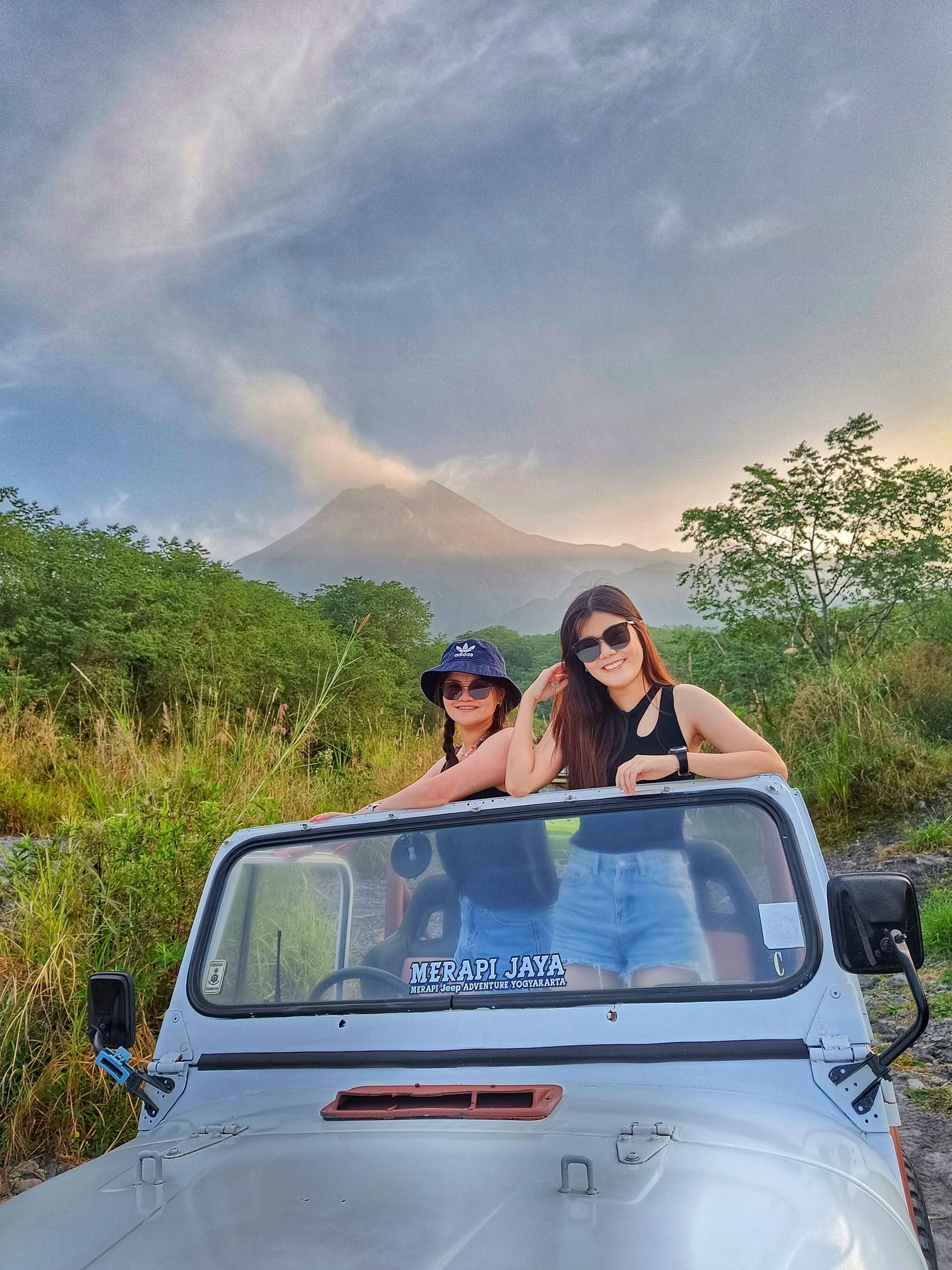 Yogyakarta: Merapi Jeep Sunrise and Jomblang Cave Adventure