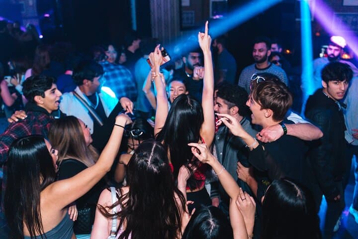 VIP Group Clubbing Experience with the West Coast Party Crawl 