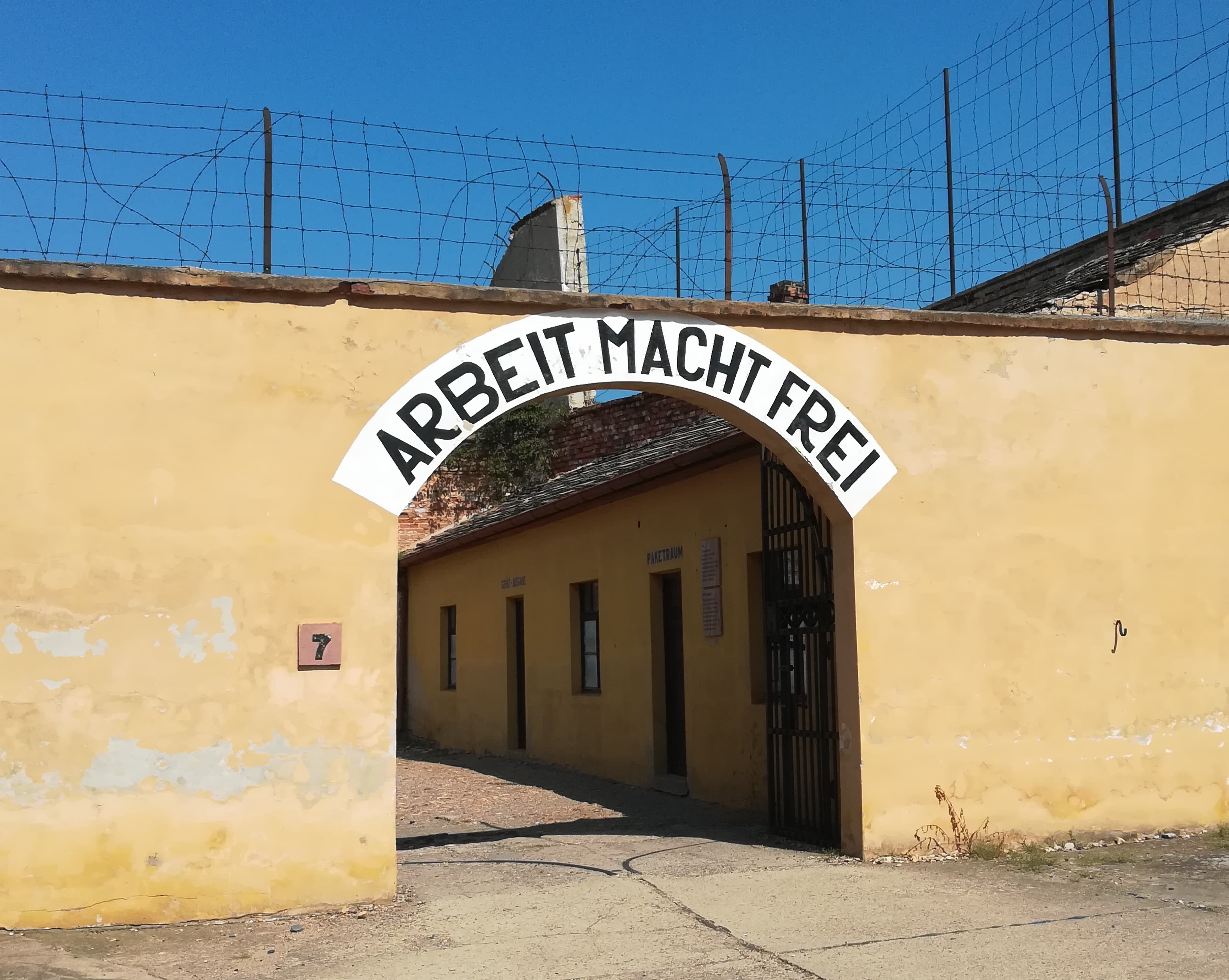 Excursión Privada al Campo de Concentración Terezín