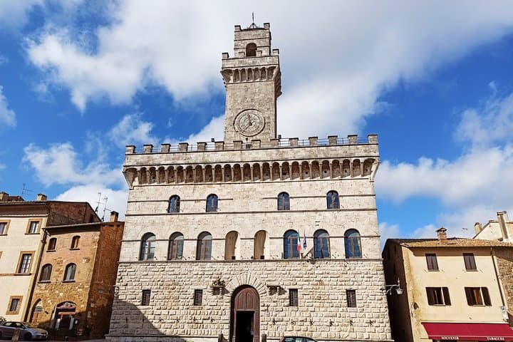 PRIVATE TRANSFER from Florence to Rome with stops in S Gimignano & Montepulciano