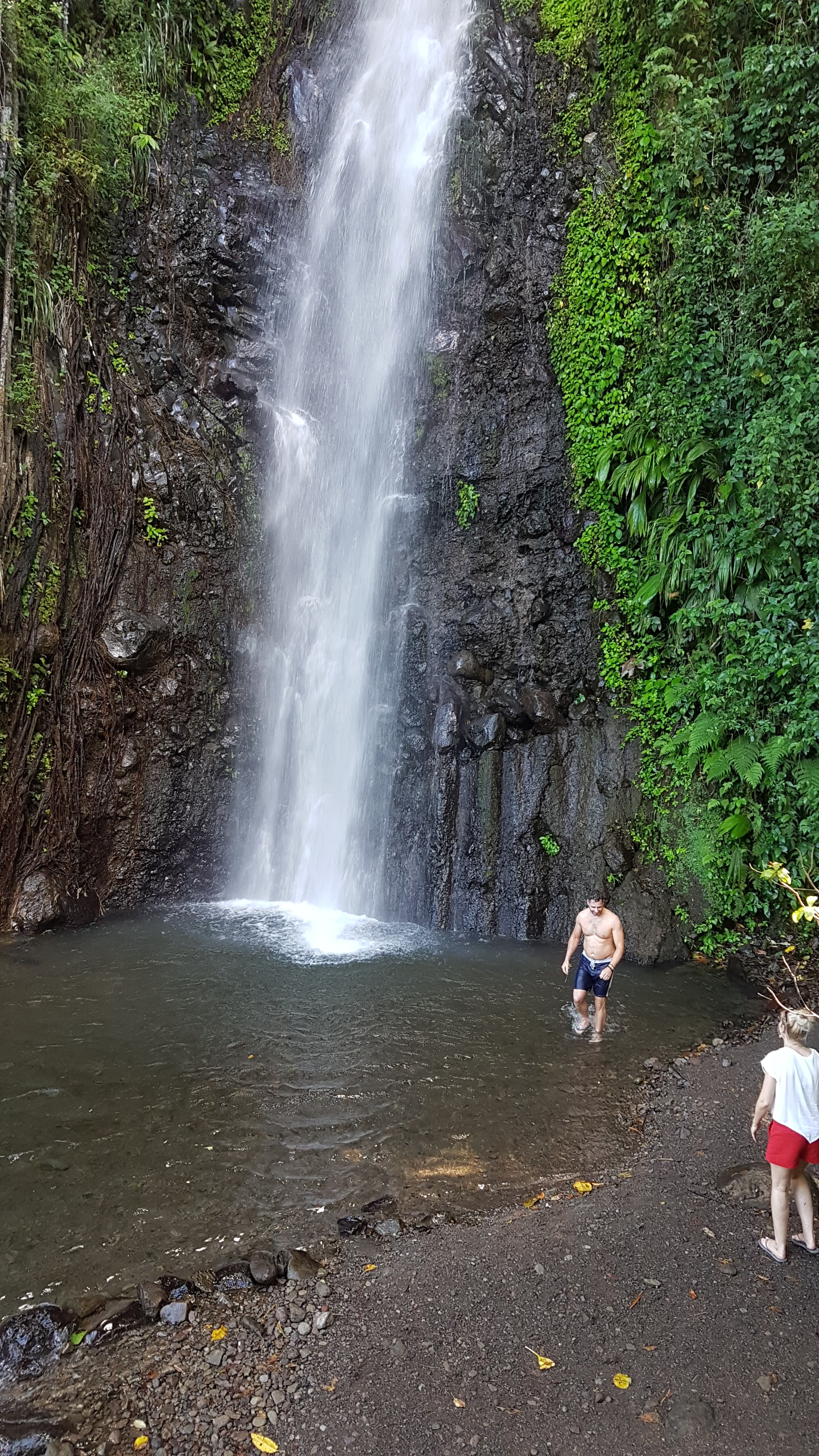 THE CASCADING DARK VIEW TWIN WATERFALLS TOUR AND BEACH