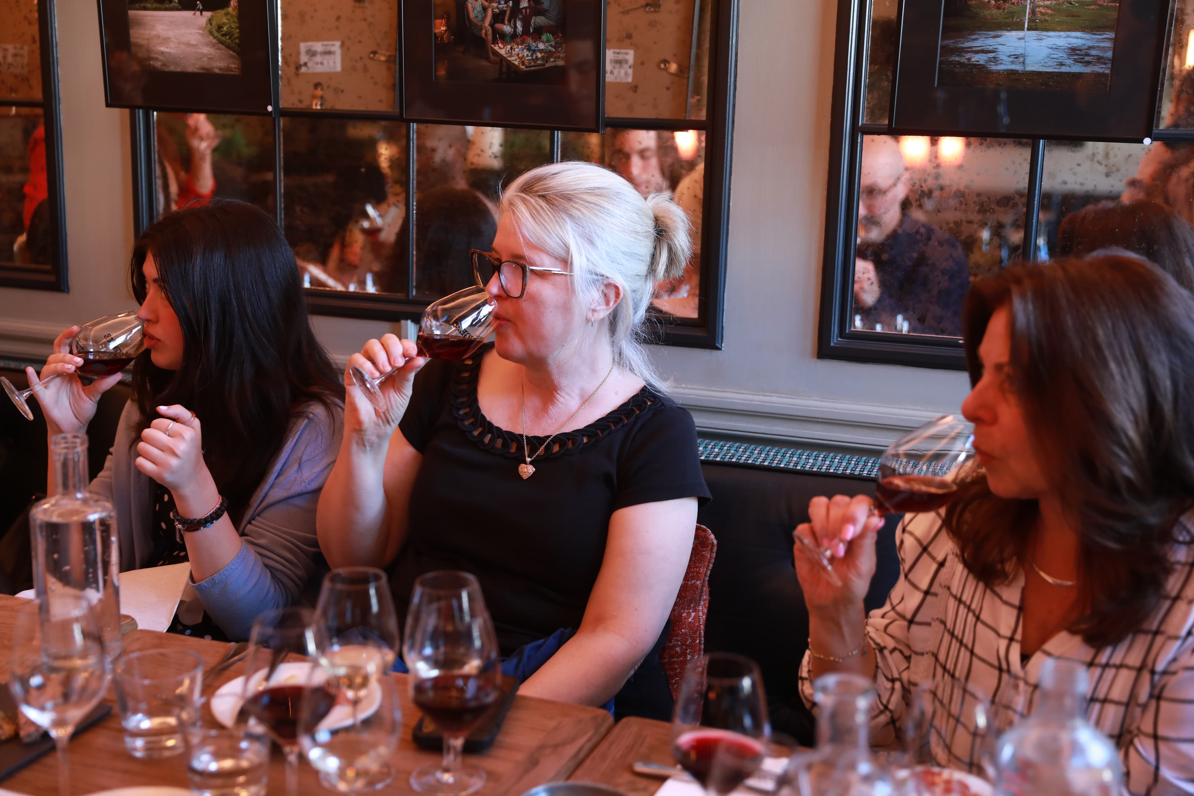 Private French Wine Tasting with a Certified Wine Expert in Montmartre