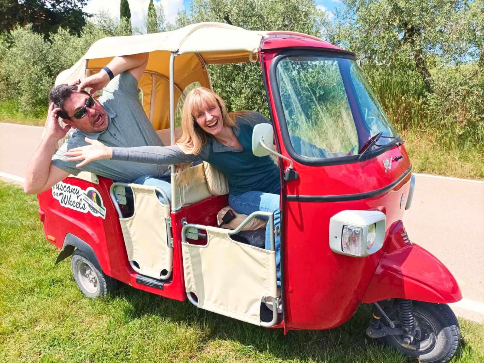 4-Day Tuscany Combo Tour with Vintage Tuk Tuk, Cooking Class & Wine
