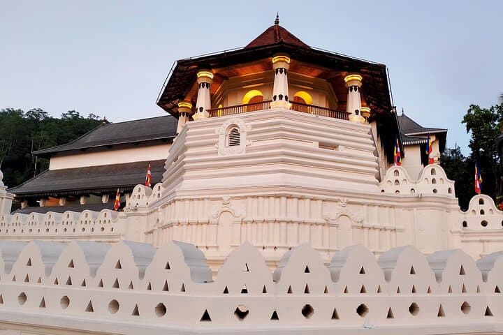 Airport Taxi Transfers from Colombo Airport to Kandy