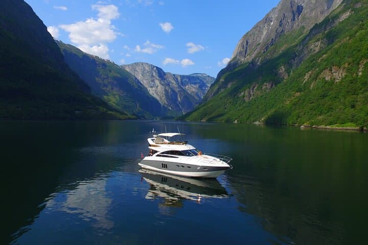Private yacht Cruise in Flåm and Gudvangen, Nærøyfjord