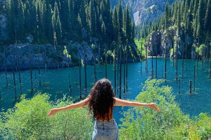 Almaty: Group Bus Full-Day Tour to Kolsay, Kaindy & Charyn Canyon