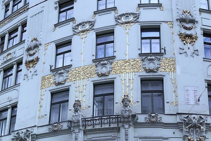 One hour historical walk tour with locals in the Unknown Vienna City