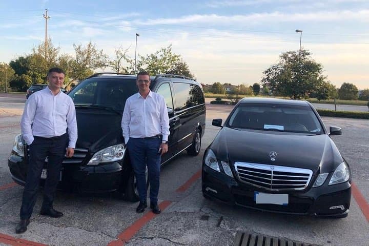 Paris Airport Round-Trip Transfer: Charles de Gaulle Airport (CGY) to Paris