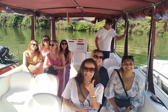 Private Boat Trip 1H with Guide and Glass of Port wine included