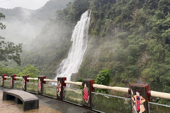 Taipei Neidong Forest Luxury Hot Spring and Bitan Boat Ride