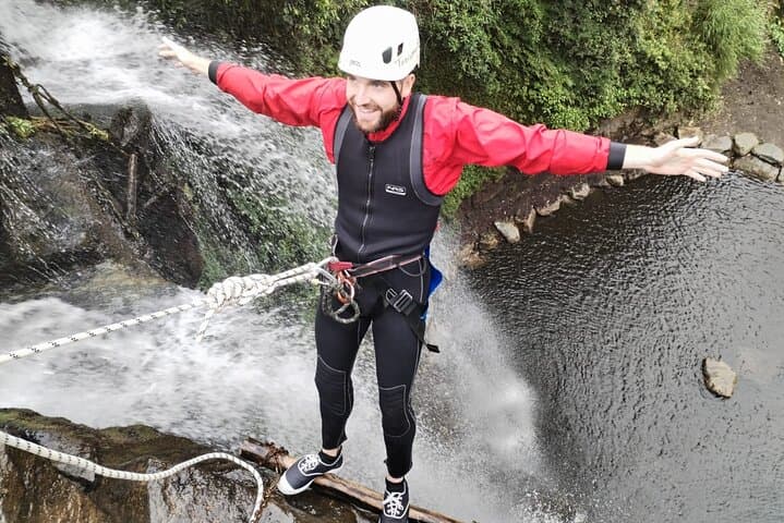 Canyoning in Baños Cascada Chamana