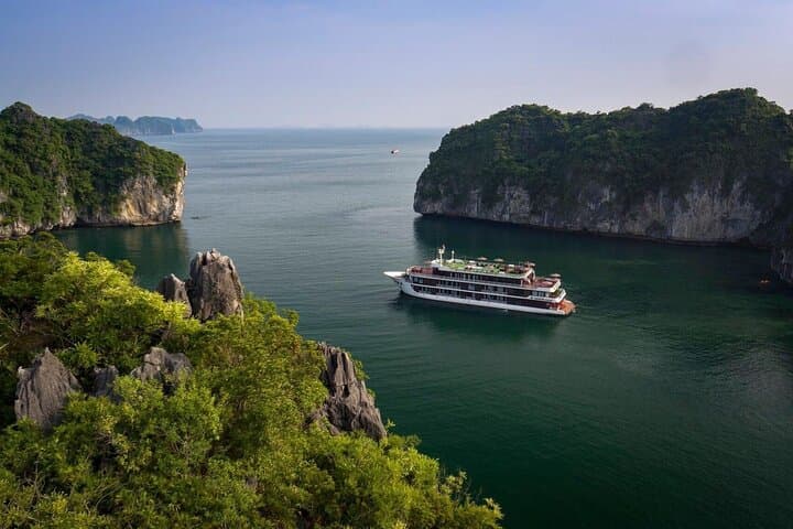 Hanoi: Luxury 2-Day 5-Star Cruise through Halong & Lan Ha Bay