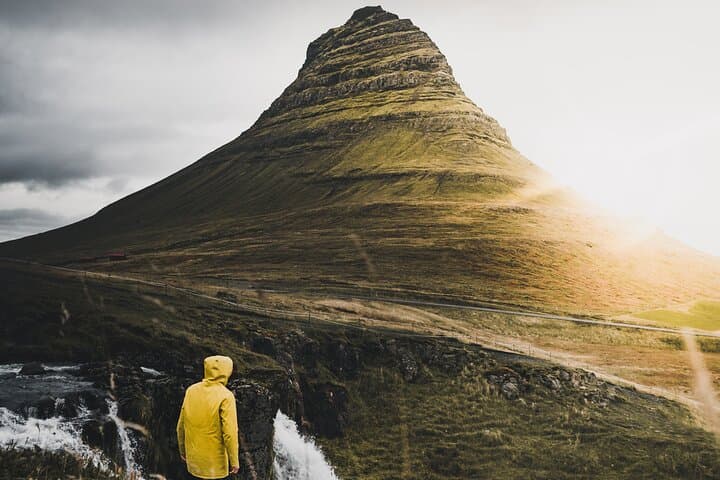 Snæfellsnes en español con almuerzo incluido en una granja en minibus