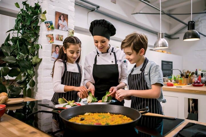 Private Paella Cooking Class and Market Visit with Personal Chef (Up to 6 Guests)