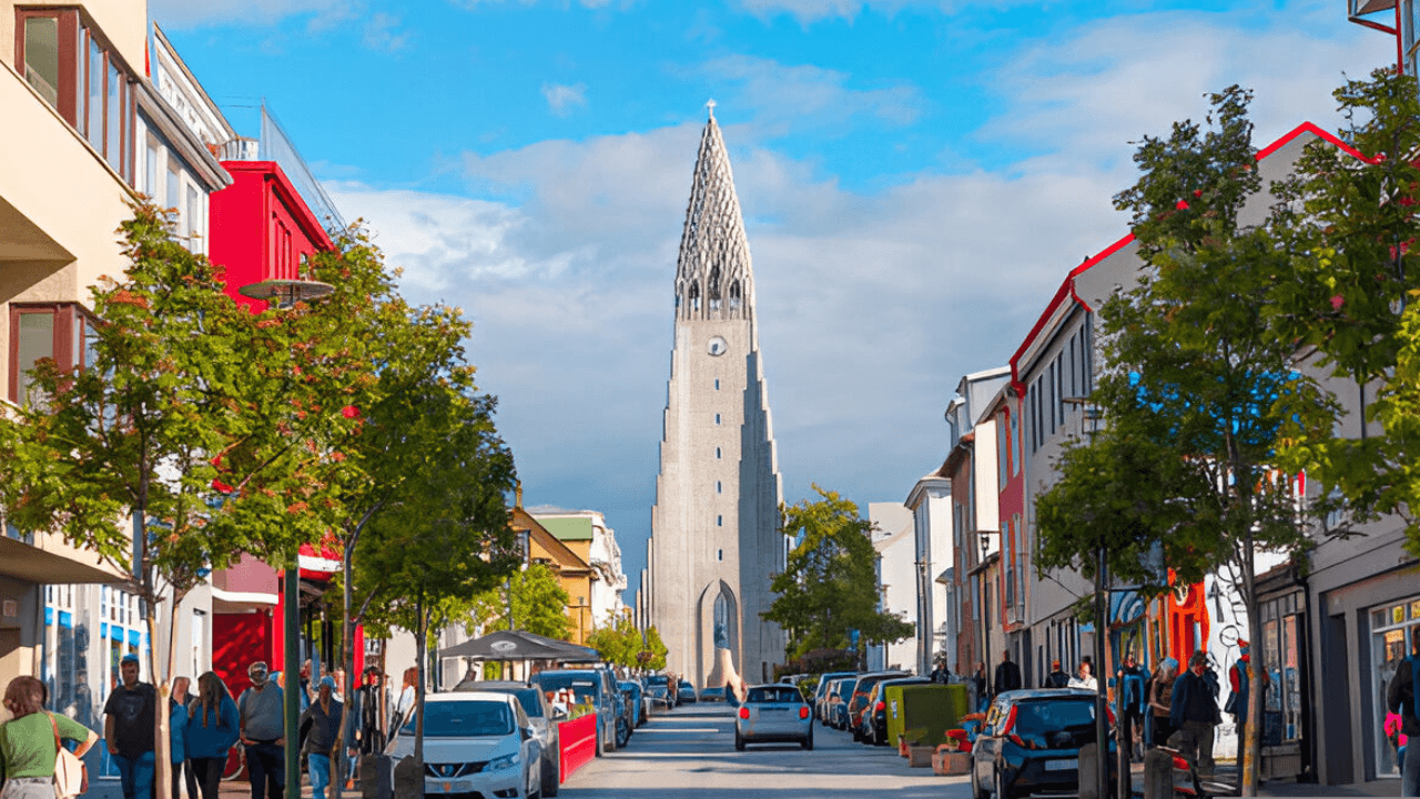 Private Reykjavik City Tour in Multi-Language Guide Options
