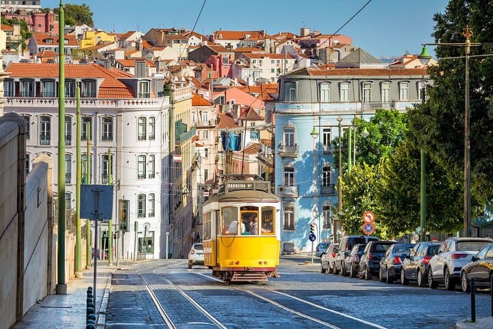 Private Transfer from Madrid to Lisbon with 2 hours for sightseeing