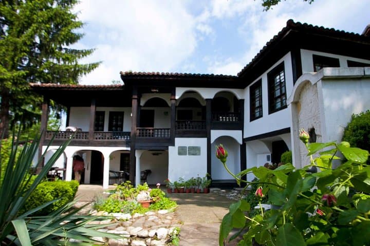 Self-Guided Tour for "Kulata" with Liqueur & Rose Jam Tasting