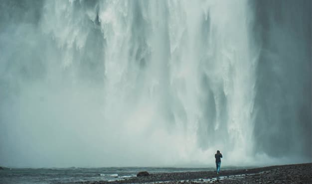 8 Days: Magic of Iceland: A Journey Around the Ring Road (Spanish-Speaking Guide)