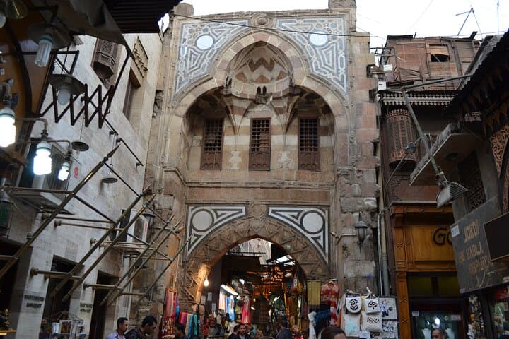 Private Visit to Cairo's Khan el Khalili Market with Local dish
