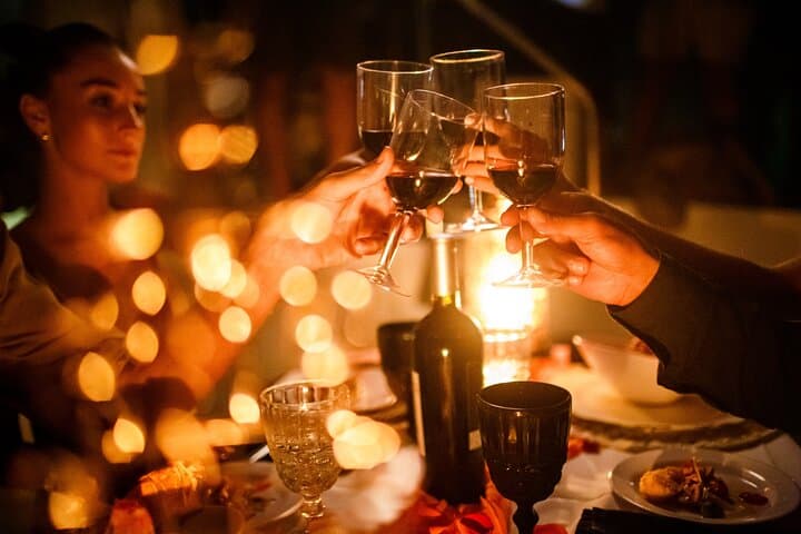 All Inclusive 3 hours Romantic Dinner in 43' Yacht Azimut