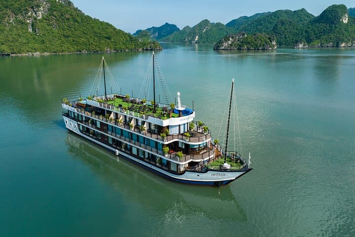 Explore Halong and Lan Ha Bay from Hanoi