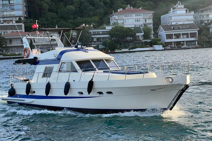 Istanbul : Private Luxury Yacht on Bosphorus 14 Meter