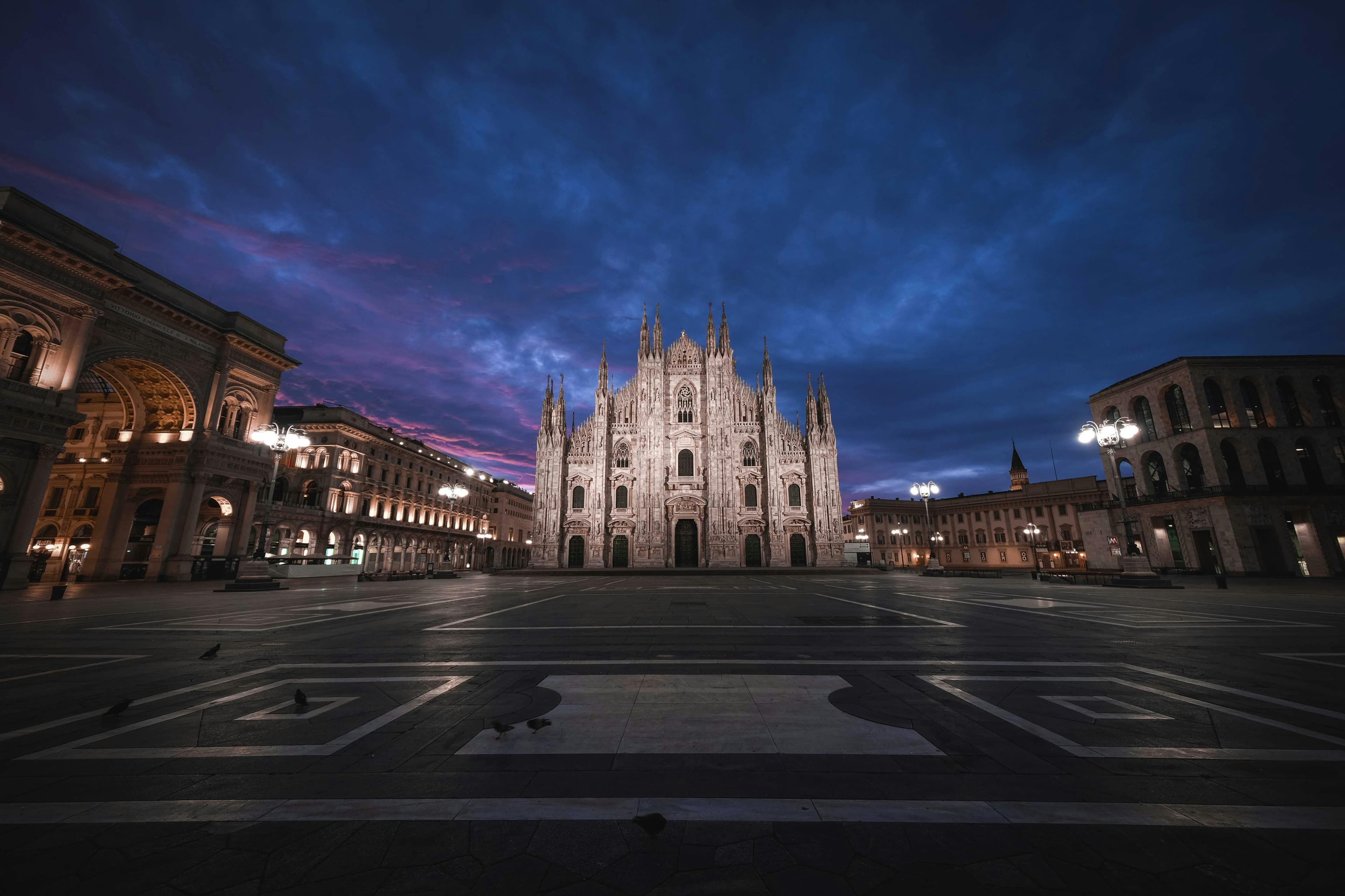Duomo di Milano tour & rooftops stairs with Skip-the-Line Access